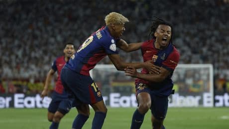 El Barça pierde a Koundé, que se retira lesionado