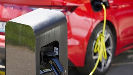 Plötzlich geht es schnell: Energieagentur sieht riesigen E-Autoanteil bis 2030