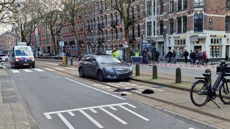 Taxichauffeur vrijgesproken van doodrijden maaltijdbezorger: ’Amsterdams verkeersbord voldoet niet aan wet’