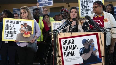 El salvadoreño Kilmar Abrego, deportado por error, es liberado de una cárcel en Estados Unidos