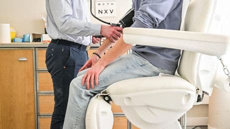 Déserts médicaux : faut-il former plus de médecins ?