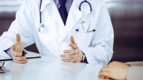 Explosion des arrêts maladie : 500 médecins placés sous surveillance par l’Assurance maladie depuis le 1er septembre