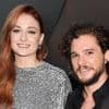 "Wirklich komisch": Sophie Turner spottet über Liebesszenen mit Kit Harington