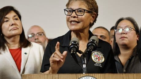 Los Angeles : la maire va distribuer des cartes de crédit aux familles ciblées par les raids anti-immigration