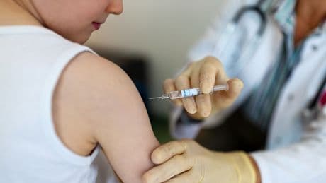 Klinische Versuche zeigen: mRNA-Kombi-Impfstoff genauso effektiv wie Einzelpräparate