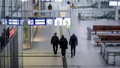 LIVE | Geen treinen in hele land door staking: ’Mijd de ochtendspits’