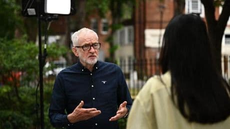 Le vétéran de la gauche britannique Jeremy Corbyn lance son parti et “rebat les cartes”