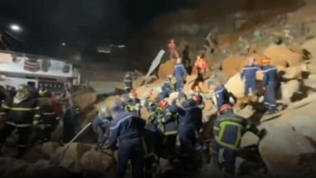 Algérie: les images d’un éboulement dans un bidonville qui a fait quatre morts et treize blessés