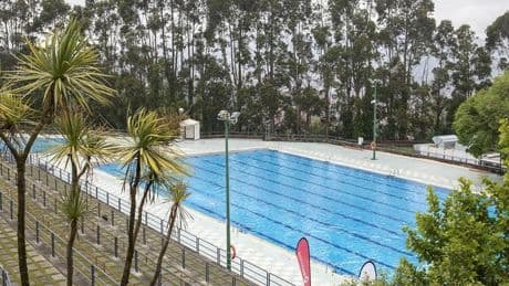 Los polideportivos de Bilbao abren espacios para tomar del sol