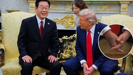 Herkes Trump'ın elindeki morlukları merak etmişti: Beyaz Saray'dan açıklama geldi