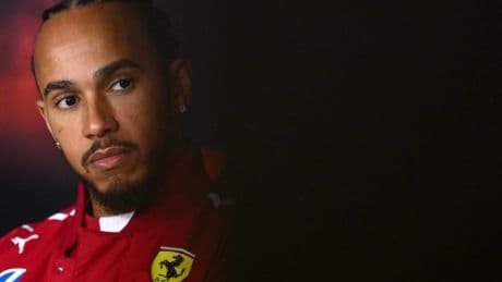 Disastro Hamilton nella Sprint. La Ferrari si consola con Leclerc