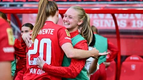 Voetbalsters FC Twente kloppen PSV in Supercup na spectaculaire slotfase