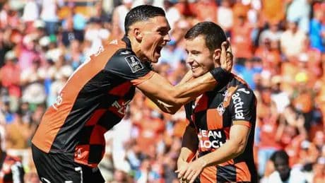 Lorient 9 kişi kalan Rennes'e acımadı!