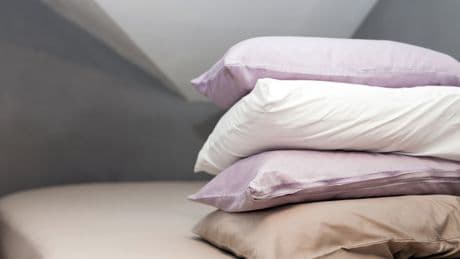 Bakterien-Bombe im Bett: Warum Ihr KIssen verkeimter ist als die Toilette