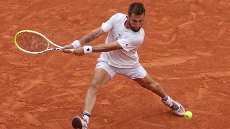 Roland-Garros : Corentin Moutet l’atypique défie Novak Djokovic la légende