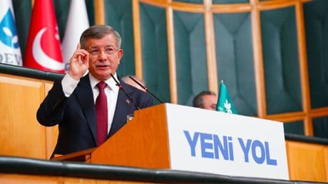 Davutoğlu'ndan Binali Yıldırım’a Kıbrıs çıkışı: Sizin diktiğiniz şatafatlı, külliye taklidi binada kara para aklama konuşuluyor, yazıklar olsun