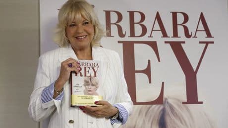 Bárbara Rey presenta sus memorias en las que habla de sus relaciones, pero calla algunas cosas &quot;por respeto&quot;