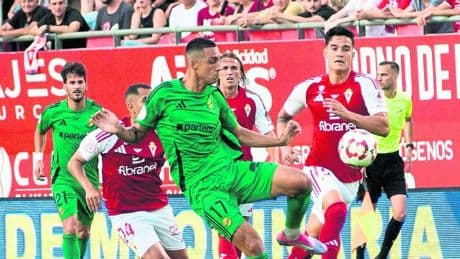 El Nàstic asalta Murcia y pasa a la final
