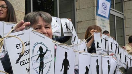 Hundertfacher Kindesmissbrauch – Gericht verurteilt Klinikarzt zu 20 Jahren Haft