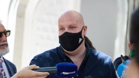 Los asaltantes de la casa del empresario ligado a Alvise buscaban "40 millones en criptomonedas" y amenazaron con matarle