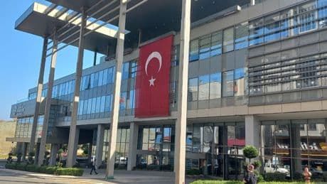 AKP’li belediye Ata’nın posterini asmadı