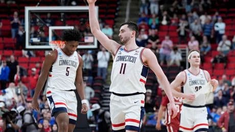 Alex Karaban Returns As UConn Aims To Rebound From Inconsistent Season