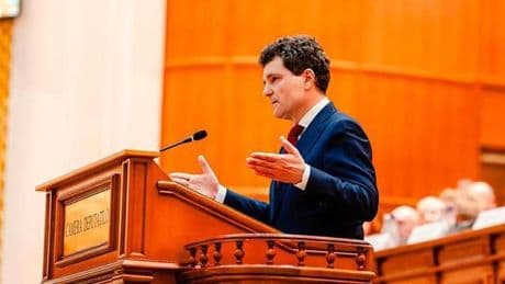 Romanya'nın yeni lideri Nicusor Dan parlamentoda yemin etti