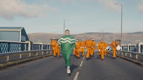 Kneecap, un biopic déjanté sur les rappeurs controversés de Belfast