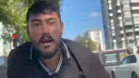 Cam silme bahanesiyle aracın kaputuna yatıp zorla para istemişti, tutuklandı