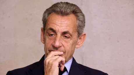 Partisan de la dissolution, Nicolas Sarkozy pousse LR à prendre ses distances avec François Bayrou