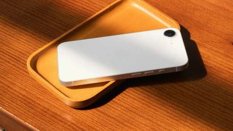 Corre a Amazon: el iPhone 16e toca fondo y cuesta 100 euros menos en el &#039;marketplace&#039;
