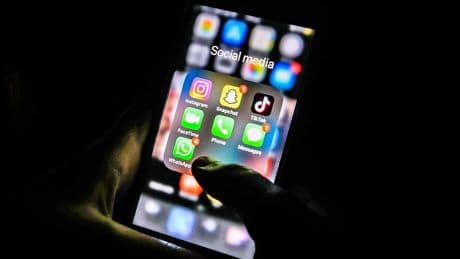 Children face two-hour limits on Snapchat and TikTok as government cracks down on ‘compulsive’ screen time