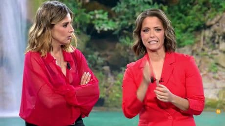 María Casado cierra &#039;Informativos Telecinco&#039; en el plató de &#039;Supervivientes&#039; con un emotivo regalo