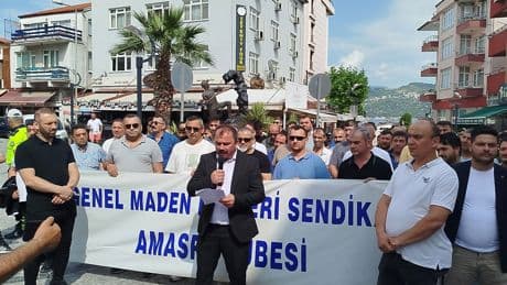 Bartın'da maden işçileri, hükümetin düşük zam teklifine tepki olarak alandaydı