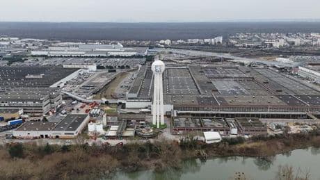 A Poissy, plongée dans la dernière usine de voitures d’Ile-de-France, aujourd’hui en sursis