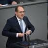 Bundestag: Kritik an Aussetzung des Familiennachzugs – Syrer betroffen