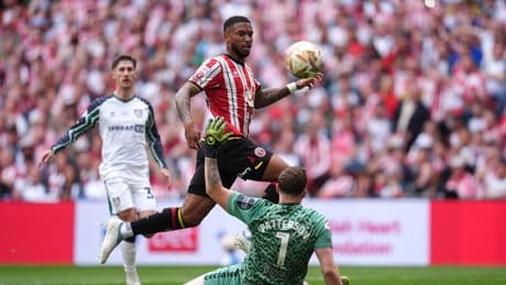 <a href="https://www.skysports.com/football/sheff-utd-vs-sunderland/live/529582">Sheffield United beating Sunderland in Championship play-off final: Follow live updates</a>