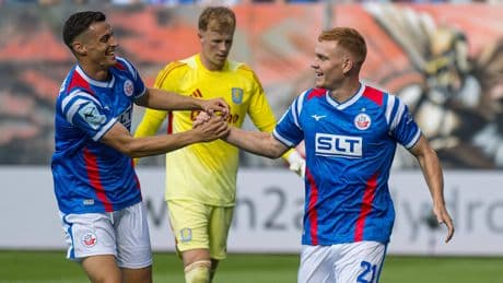 Hummel sticht doppelt zu - Hansa Rostock entzaubert Aston Villa