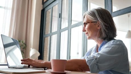 Le taux d’emploi des seniors a atteint un record historique à 69,4% au deuxième trimestre