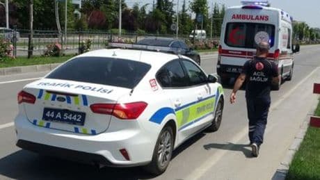 Kocasıyla tartıştı, araçtan atladı!