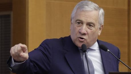 Forza Italia, Tajani nella scia di Piersilvio: gli iscritti eleggeranno nuovi leader regionali