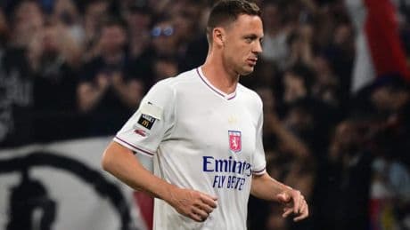 Lyon-speler Matic voor twee duels geschorst na bedekken regenboogvlag op shirt