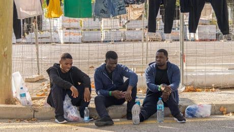 Los migrantes llegados a Baleares viajan a Barcelona para seguir su ruta europea