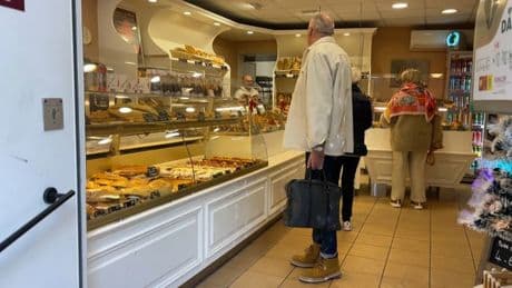 Boulangeries, fleuristes, restaurants... Quels commerces seront ouverts ce jeudi 1er mai?