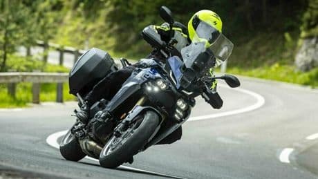 Yamaha Tracer 9 GT+, la sport tourer con due radar e un DNA da naked adrenalinica: la nostra prova