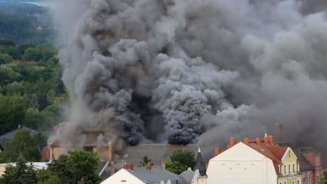 Brände: Ehemalige Staatsoperette in Dresden in Flammen