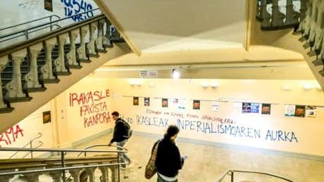 Las pintadas invaden el aulario de la UPV en Vitoria