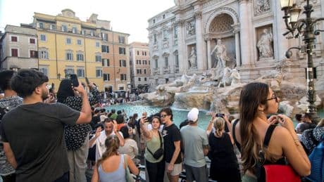Umfrage: Proppevoll am Urlaubsort? Die meisten Reisenden stört Massentourismus nicht