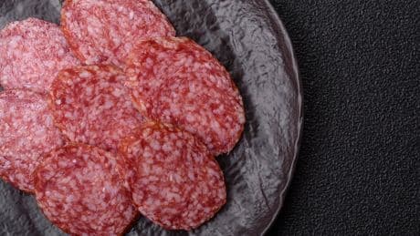 Bundesweiter Wurst-Rückruf: Bei Verzehr kann sogar blutiger Durchfall drohen