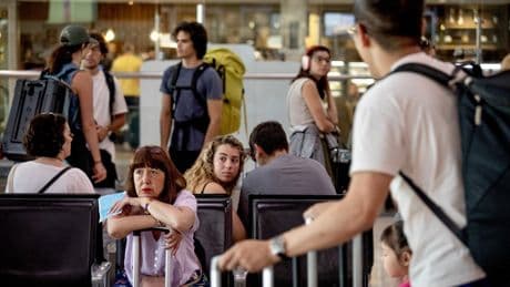 Retrasos en los trenes de alta velocidad por un descarrilamiento en Can Tunis